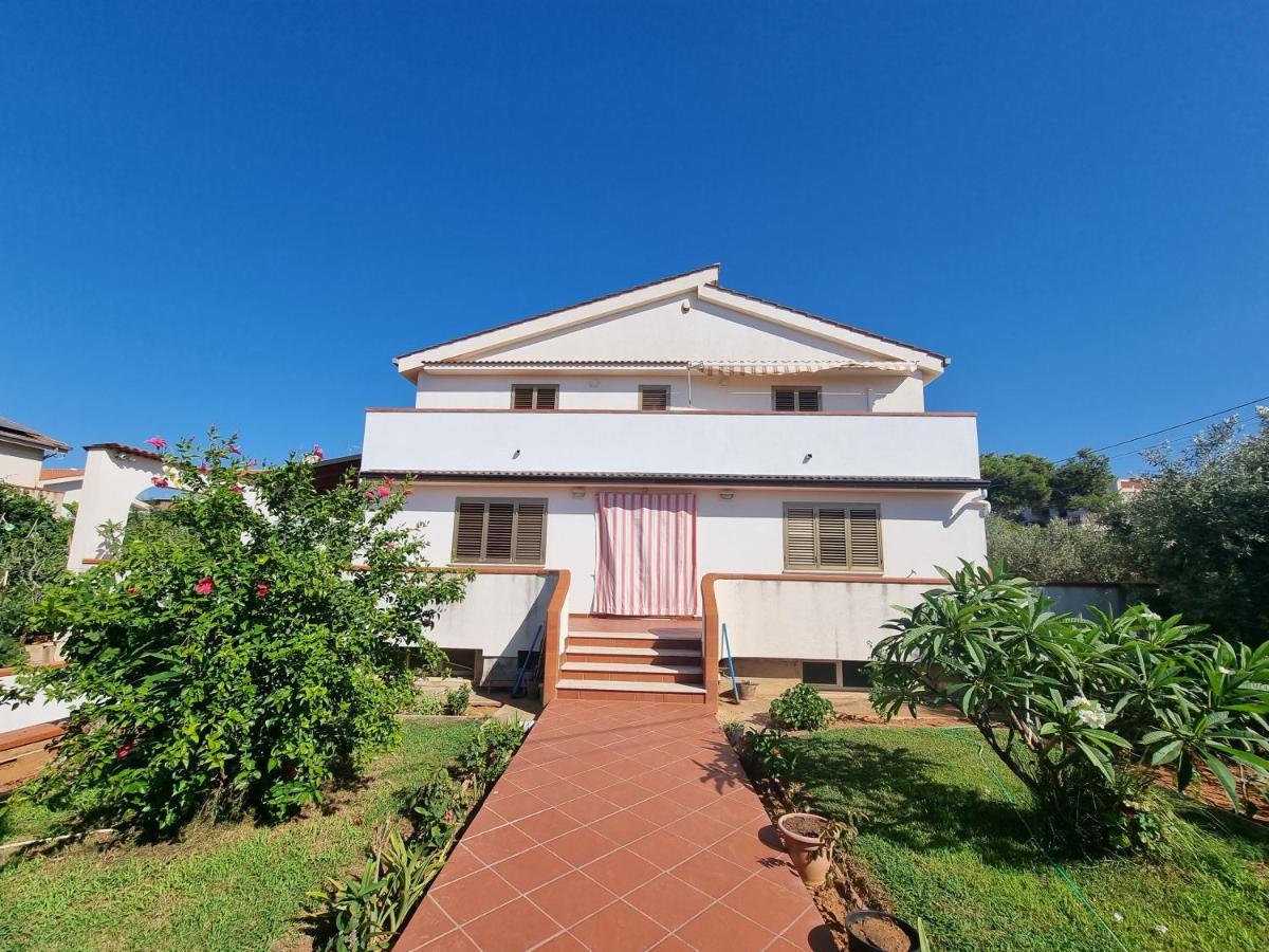 טראפטו Villa Flora - With Sea View, 2 Minutes Walk To Beach מראה חיצוני תמונה