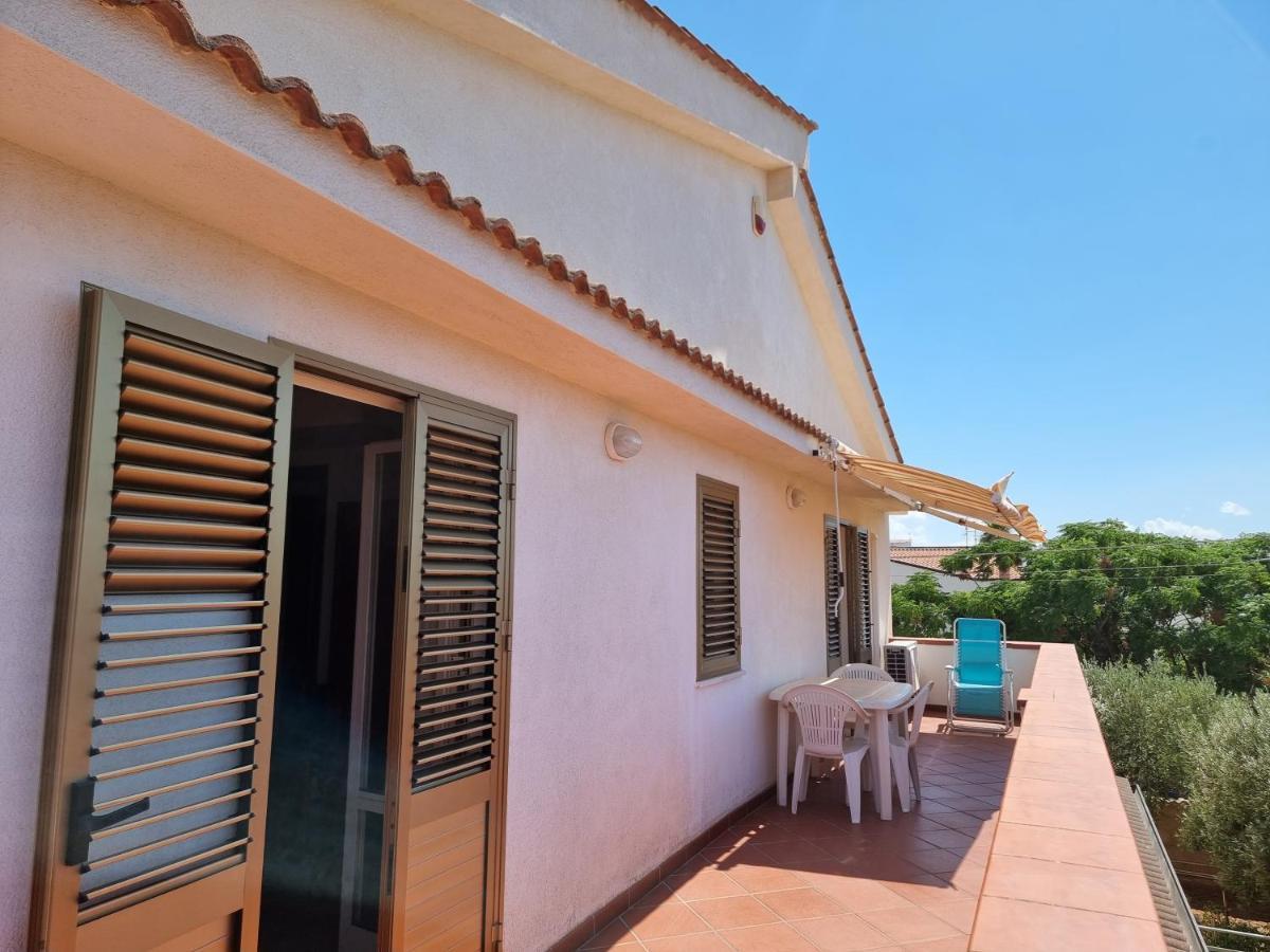 טראפטו Villa Flora - With Sea View, 2 Minutes Walk To Beach מראה חיצוני תמונה